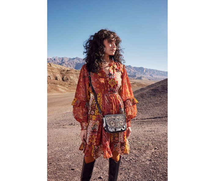 WIGGLY HAND- HAND-TOOLED BAGS 7•0•6•3